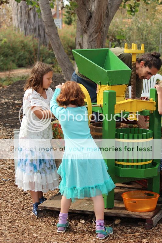  photo 2012_10_21_farm_2_zpscd5264bf.jpg