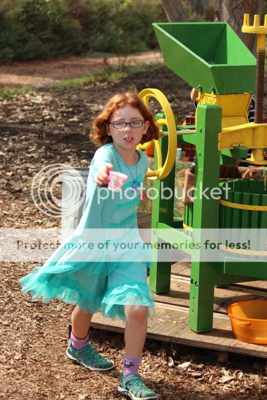  photo 2012_10_21_farm_4_zpsd9df71ec.jpg