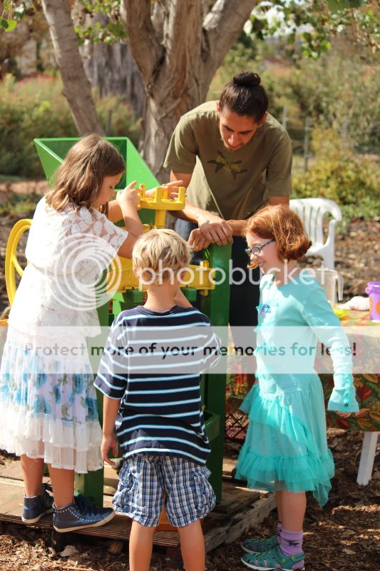  photo 2012_10_21_farm_7_zpsf90c2b2b.jpg